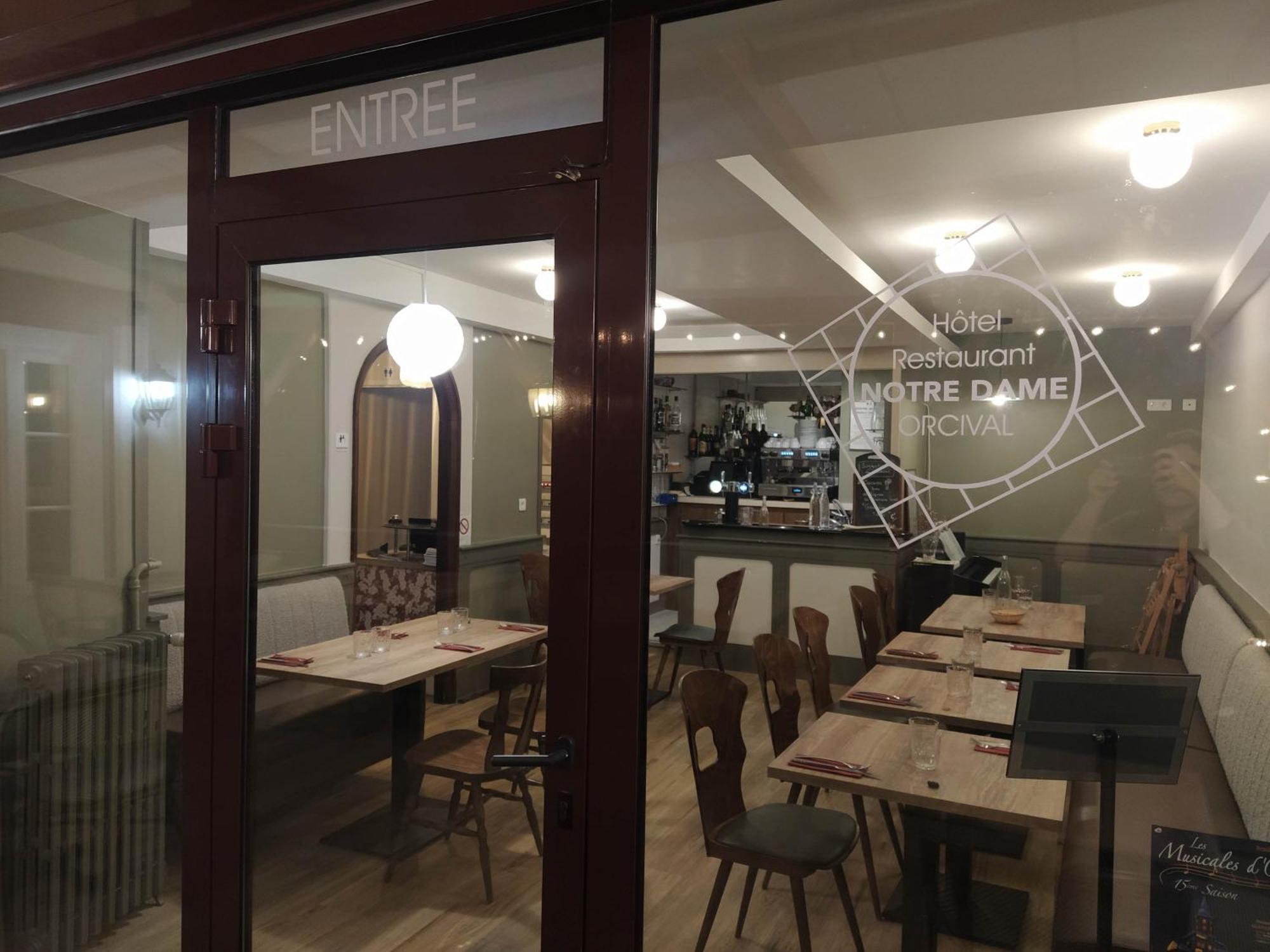 Hotel Restaurant Notre Dame Orcival Zewnętrze zdjęcie